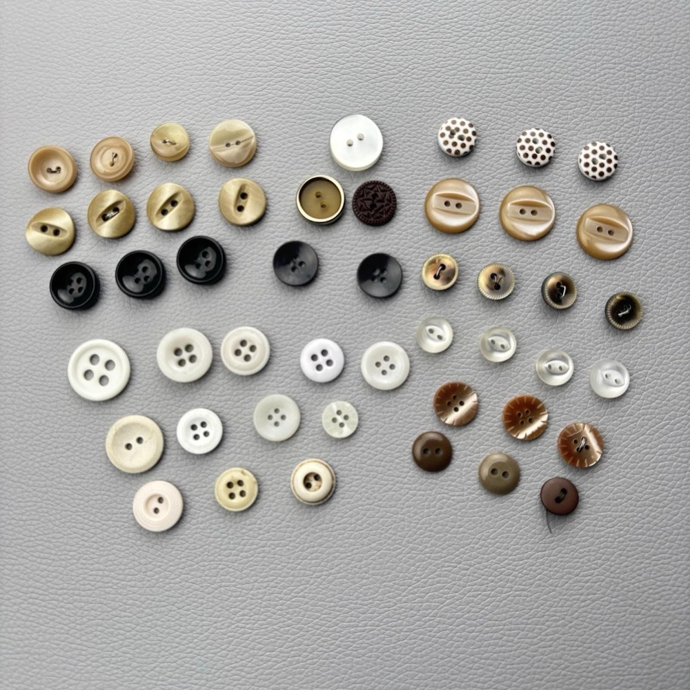 Vintage Button Lot Neutral Mix 50pcs | Shell, Casein, Plastic, Carved & Novelty‎